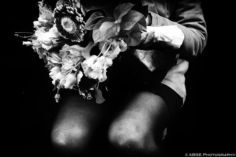 http://blog.absephotography.com/wp-content/uploads/2015/11/hands-paris-undeground-black-and-white-october-2015-13-800x534.jpg