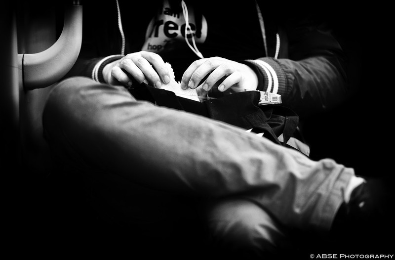 http://blog.absephotography.com/wp-content/uploads/2015/11/hands-paris-undeground-black-and-white-october-2015-15-800x526.jpg