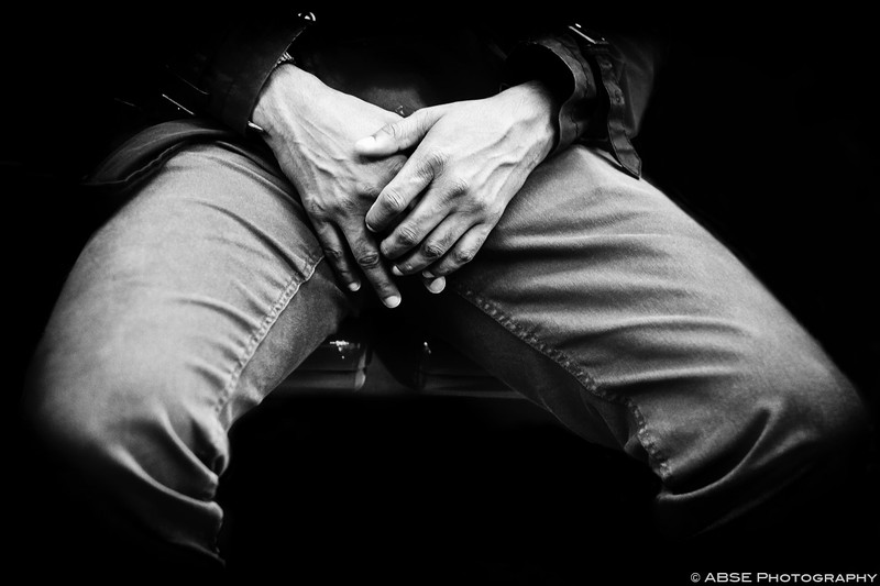 http://blog.absephotography.com/wp-content/uploads/2015/11/hands-paris-undeground-black-and-white-september-2015-10-800x533.jpg