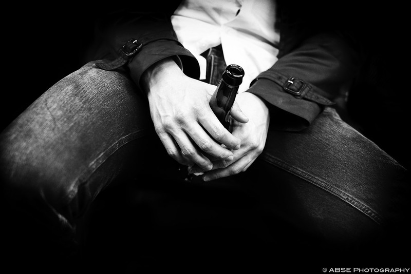 http://blog.absephotography.com/wp-content/uploads/2015/11/hands-paris-undeground-black-and-white-september-2015-11-800x534.jpg