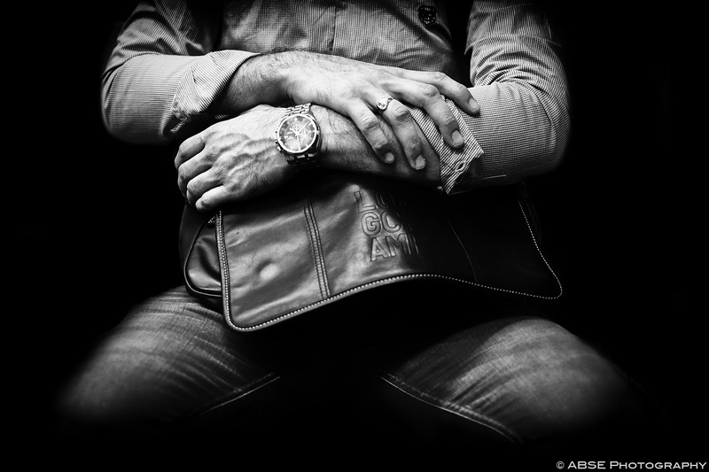 http://blog.absephotography.com/wp-content/uploads/2015/11/hands-paris-undeground-black-and-white-september-2015-6-800x533.jpg