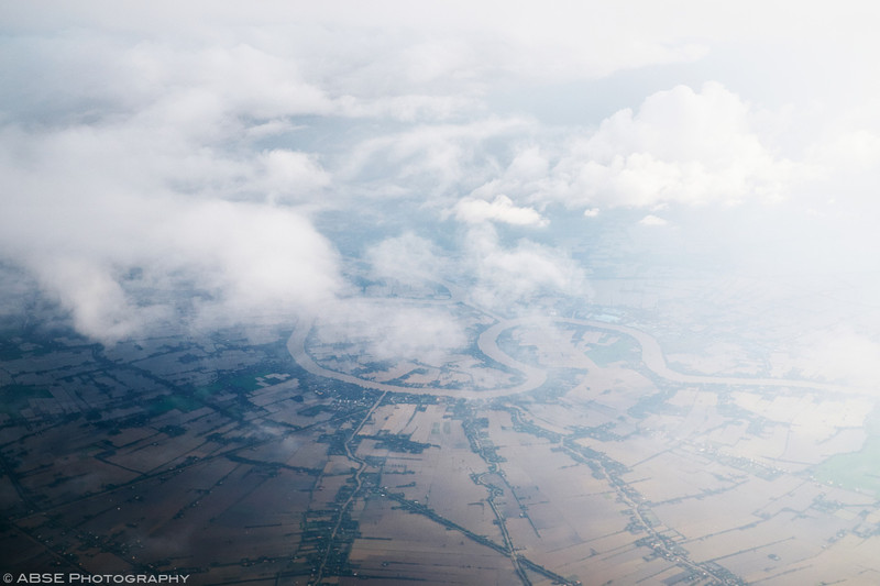 http://blog.absephotography.com/wp-content/uploads/2017/03/airplane-mekong-vietnam-clouds-river-fields-800x533.jpg