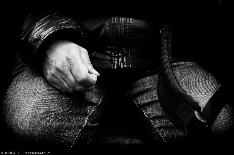 http://blog.absephotography.com/wp-content/uploads/2017/04/hands-serie-project-backpack-black-and-white-s-bahn-munich-germany-april-2017-800x533.jpg