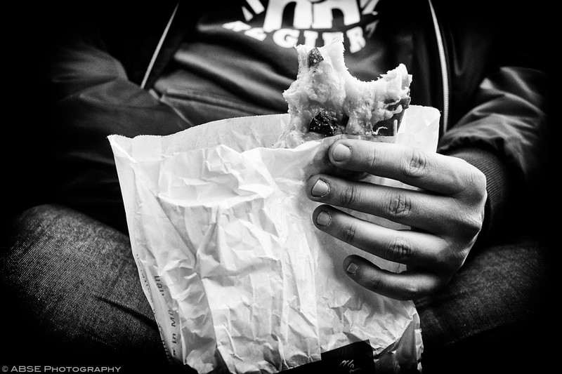 http://blog.absephotography.com/wp-content/uploads/2017/04/hands-serie-project-food-black-and-white-s-bahn-munich-germany-april-2017-001-800x533.jpg