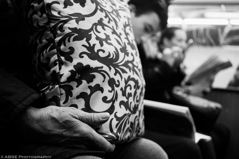 http://blog.absephotography.com/wp-content/uploads/2018/11/the-hand-project-serie-black-and-white-candide-munich-u-bahn-bag-2018-2-800x533.jpg