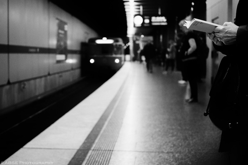 http://blog.absephotography.com/wp-content/uploads/2018/11/the-hand-project-serie-black-and-white-candide-munich-u-bahn-bag-2018-book-800x533.jpg