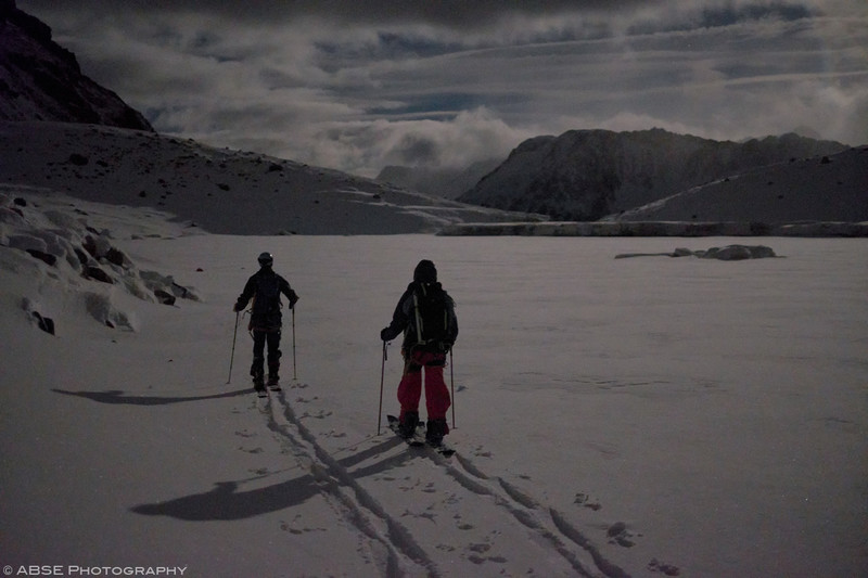 http://blog.absephotography.com/wp-content/uploads/2018/12/splitboard-stubai-gletscher-frozen-lake-tour-snow-800x533.jpg